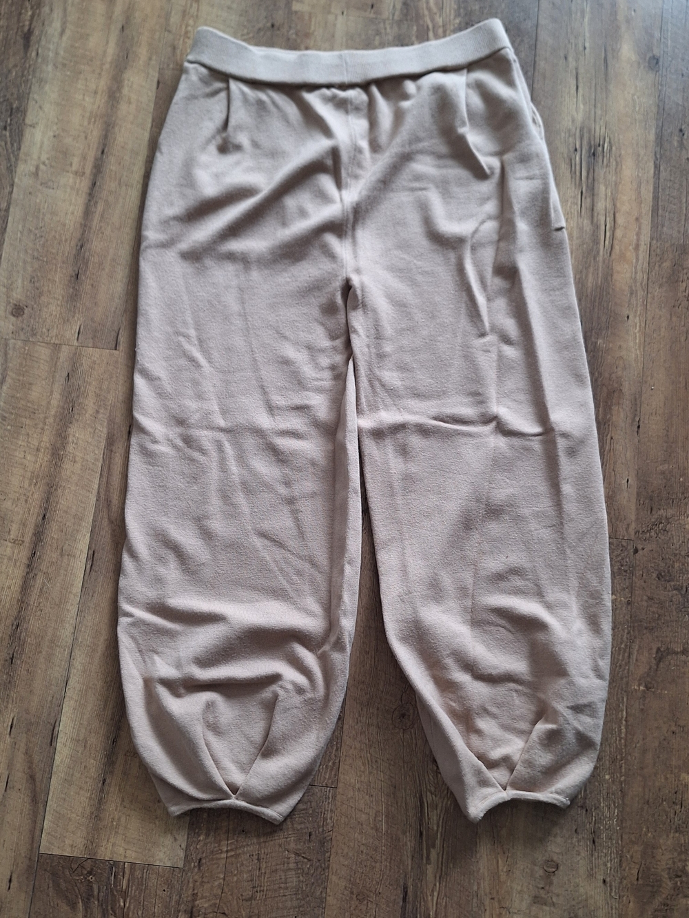 Women's Beige Knit Jogger Pants Size L Relaxed Fit Pleated Front Tapered
